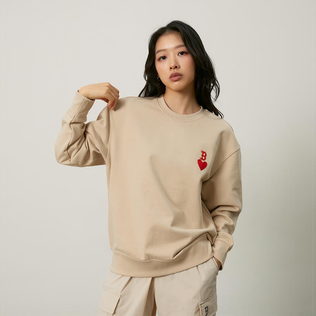 New MLB Boston Red Sox Heart Collection 24FW Early Autumn Pullover Crew Neck Sweatshirt Unisex Beige 3AMTH9144-43BGL