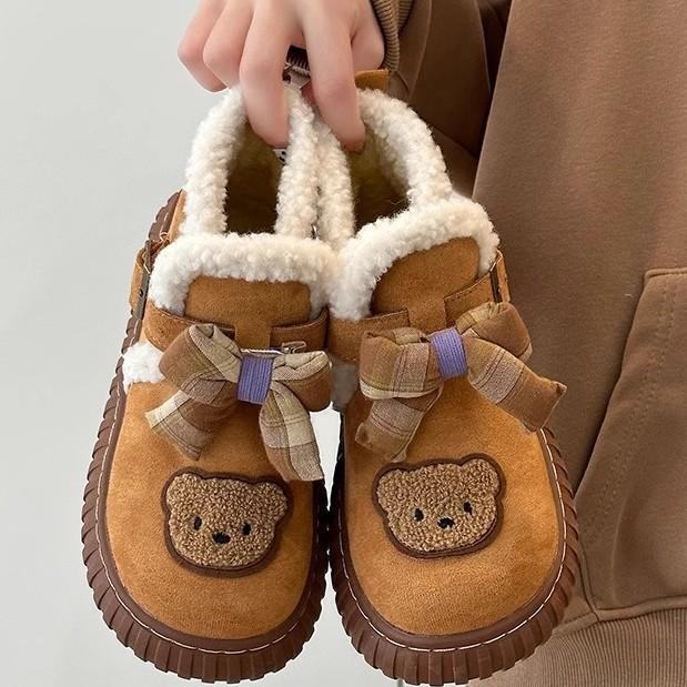 Niedliche, modische, vielseitige Cartoon-Schneestiefel für Damen im Winter 2025, neue Modelle für Damen, die warm gefütterte Baumwollschuhe mit dicker Sohle tragen