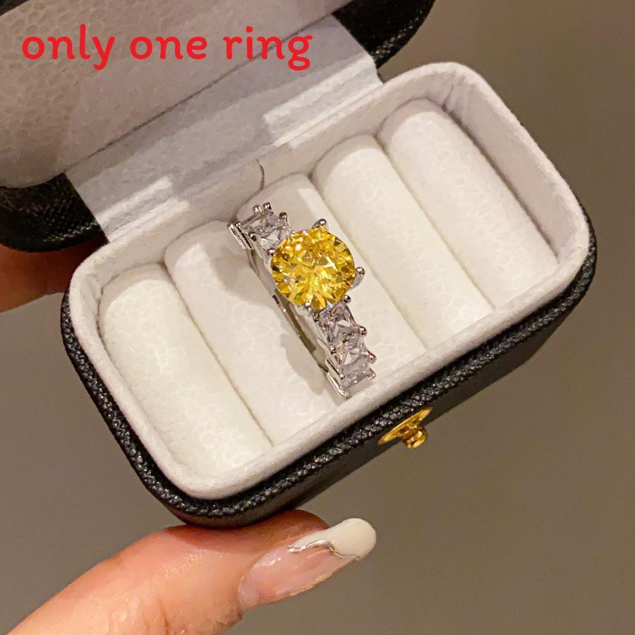 

Light Luxury Geometric Zircon Open Ring For Women Fashion Accessory жовтий