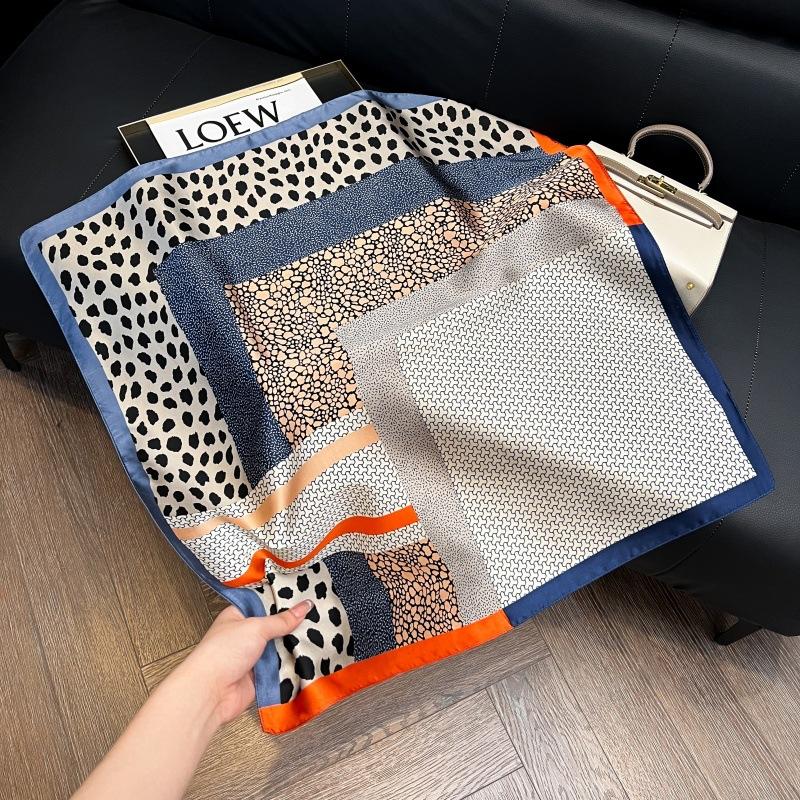 New silk scarf women's fashion versatile high-end small square scarf Korean version neck protection scarf spring and autumn retro scarf binding bag