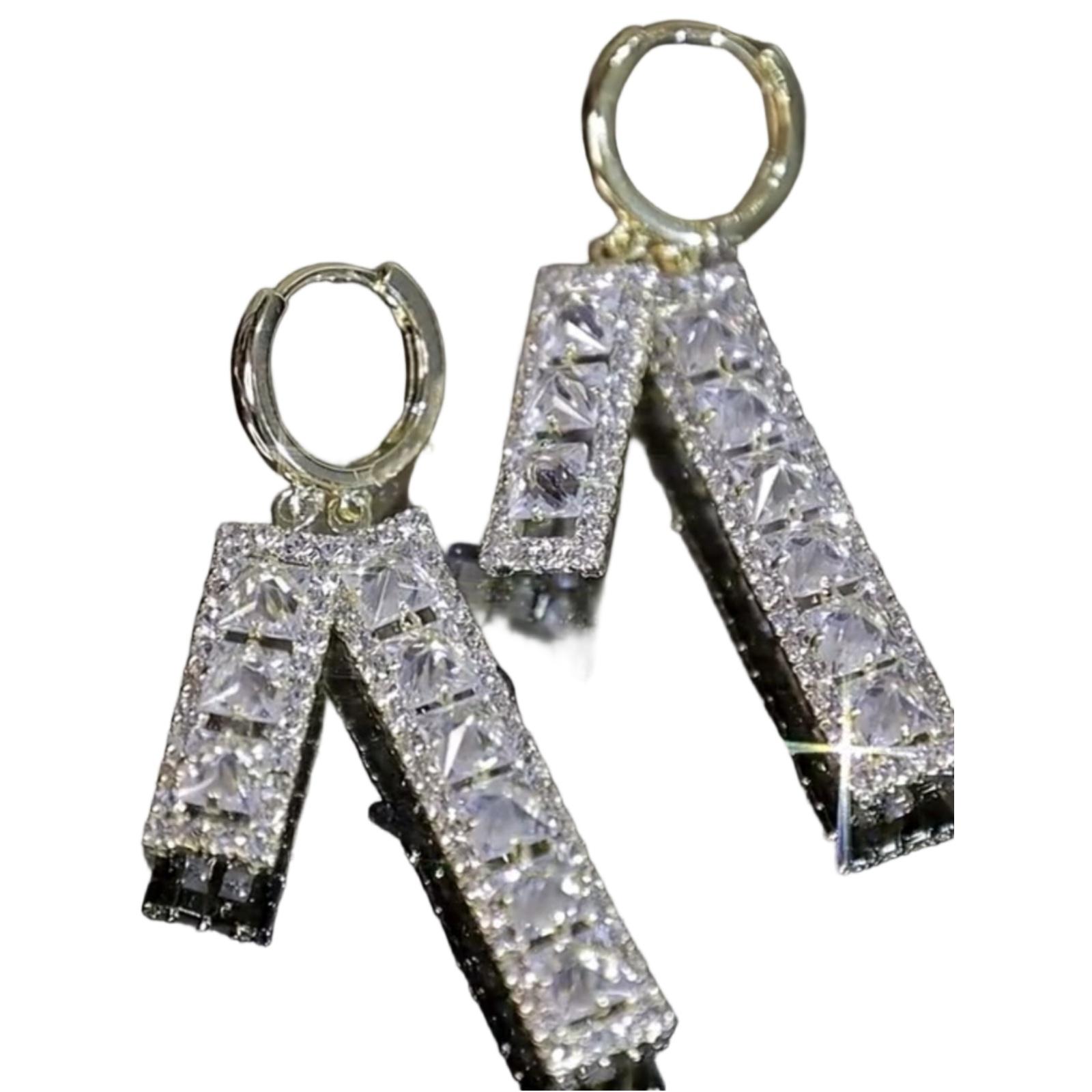 

Серьги-кисточки с геометрическим цирконием