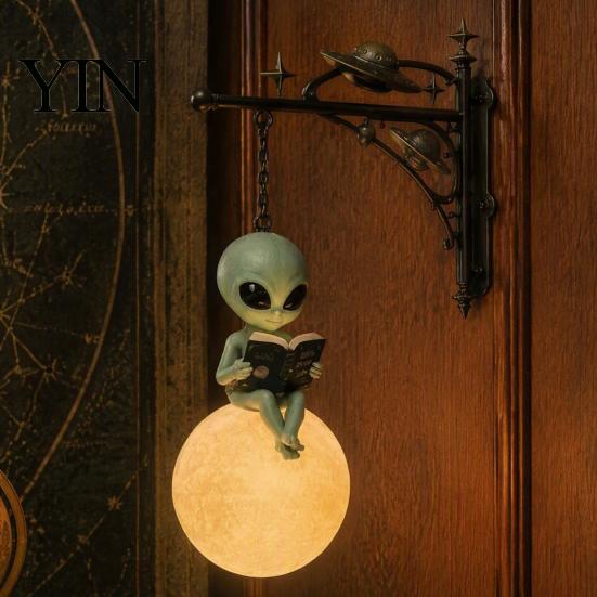 Indoor Outdoor Statue Alien Reading on Moon Hanging Lamp, Resin Bookshelf Light, Gift for Space Lovers Warm LED Night Light Decor Patio Garden Window