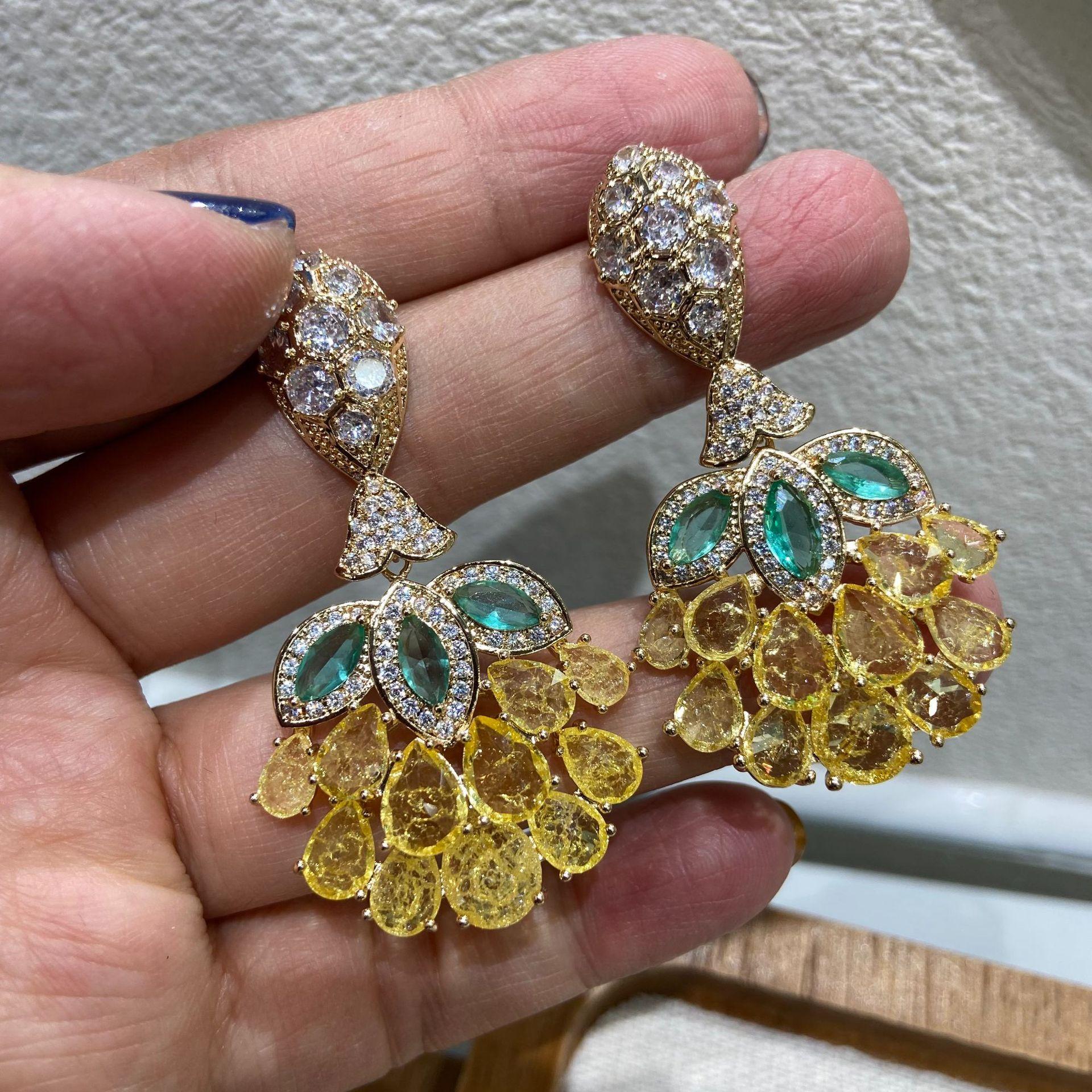 

Green Leaf Grape Earrings Luxury Super Flash Water Drop Spike Earrings Exaggerated Fairy Atmosphere Crystal Flower Earrings