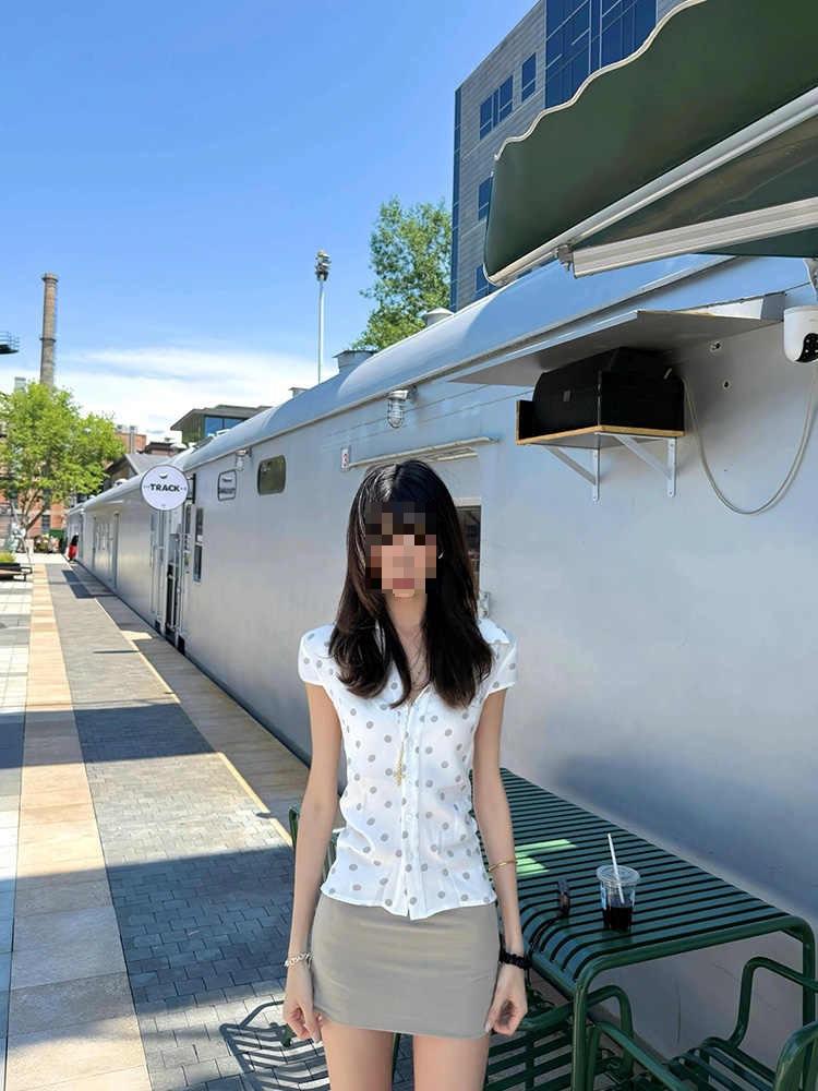 Korean Style Women's Polka Dot Fitted Short Sleeve Shirt - Summer Elegant Design with Waist-Cinched Straight Shoulders.