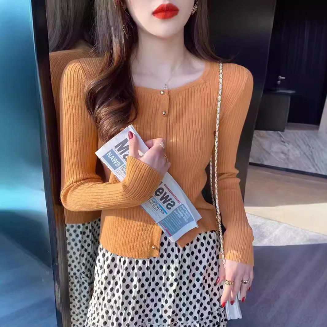 

French Square Collar Top, High-end Gold Buckle, Fashionable and Simple, Spring and Autumn Solid Color Bottomed Knitted Sweater, Women s Long-sleeved 47-264 (average size) оранжевый