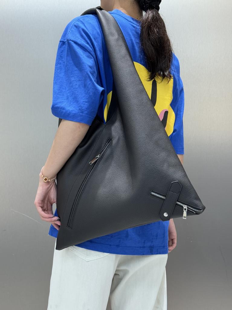 Cross-border first-layer cowhide commuter large-capacity women's bag zipper triangle bag versatile portable shoulder lazy wind underarm bag