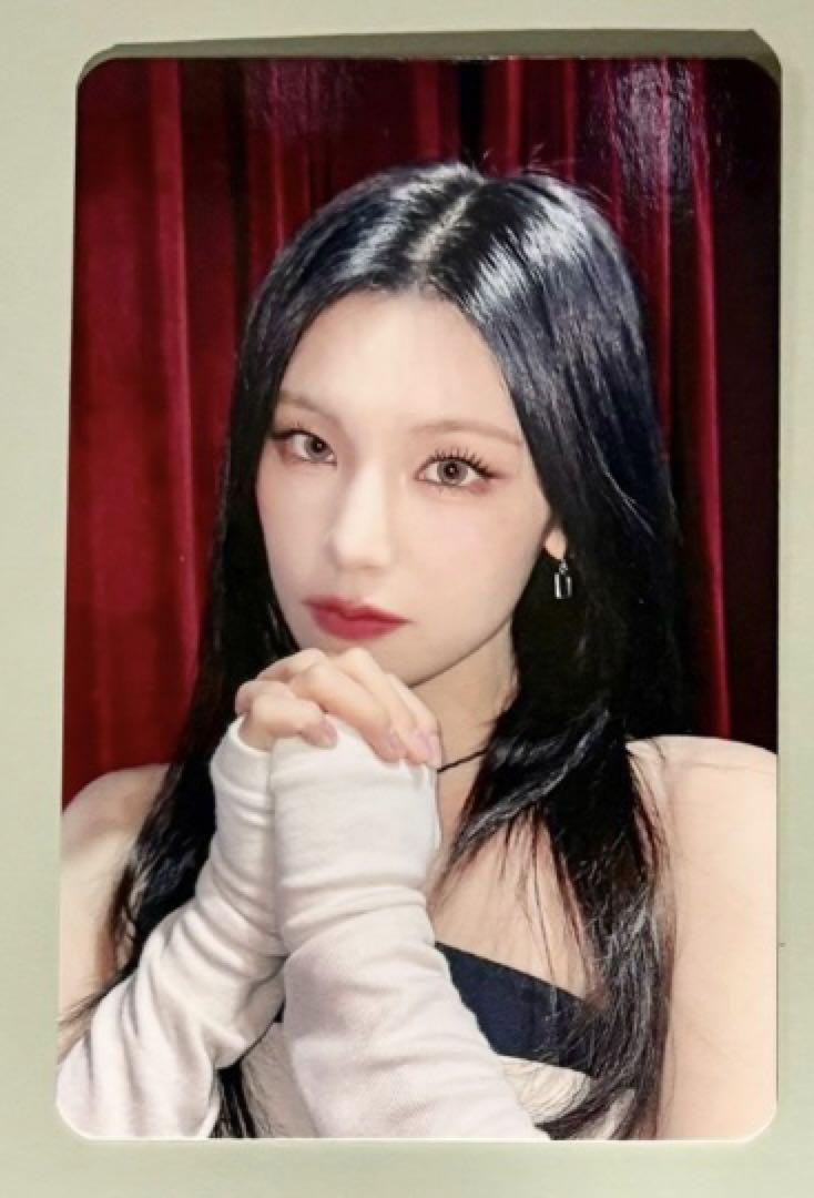 

[USED] itzy GOLD makestar China Shanghai Yeji bonus trading card