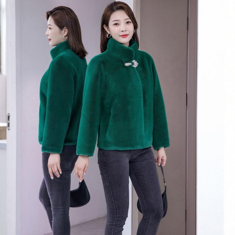 

Winter new mother s clothing medium imitation mink fur jacket stand-up collar fur integrated short women s clothing M 90-110 зелёный