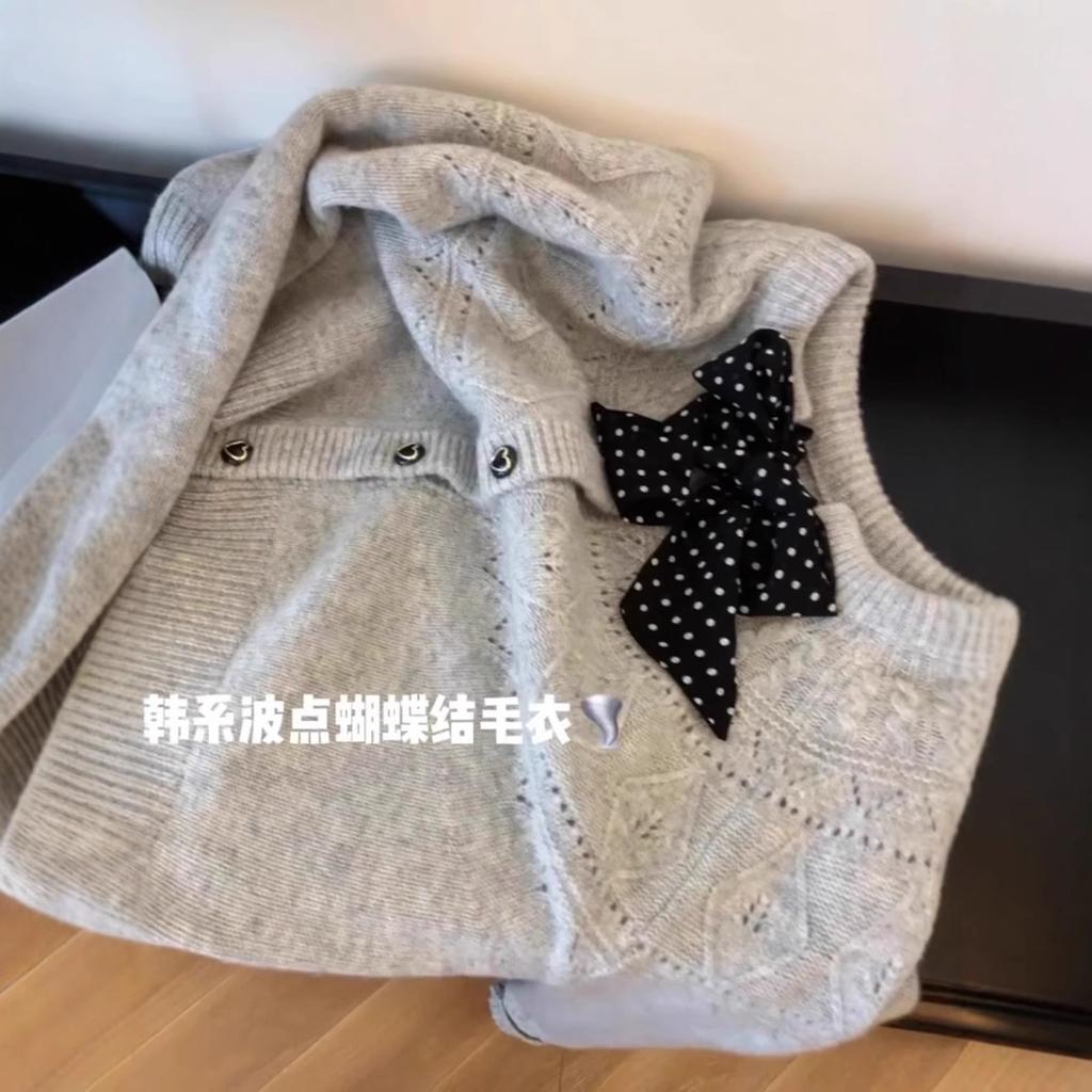 Autumn and winter new polka dot silk scarf bow thickened sweater women's love buckle knitted gray