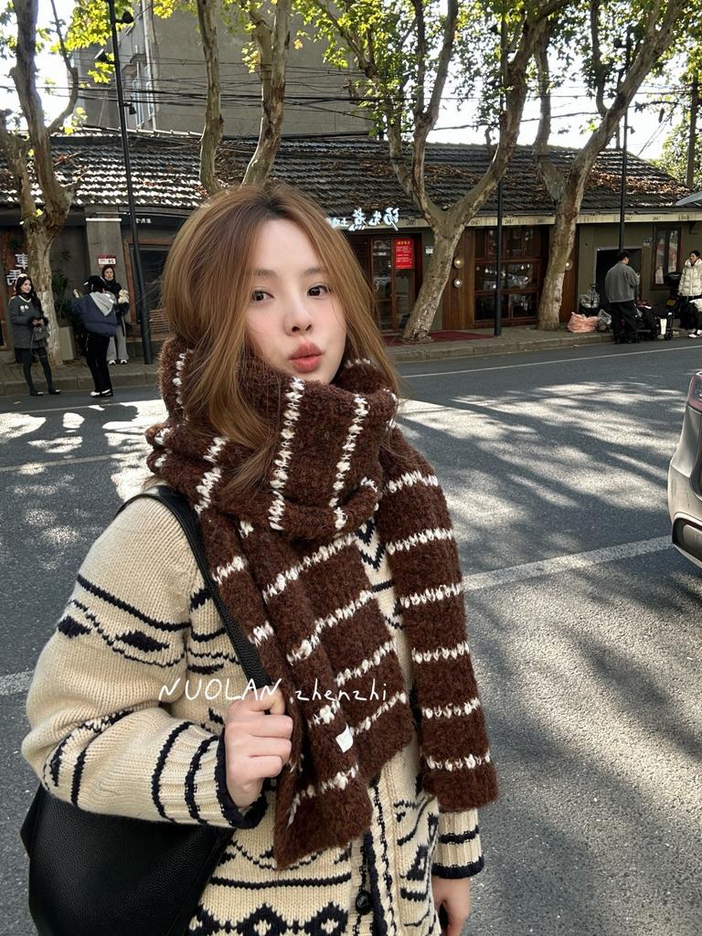 Retro New Year's Christmas red stripe wool blended scarf women's winter thickened warm atmosphere scarf manufacturer wholesale