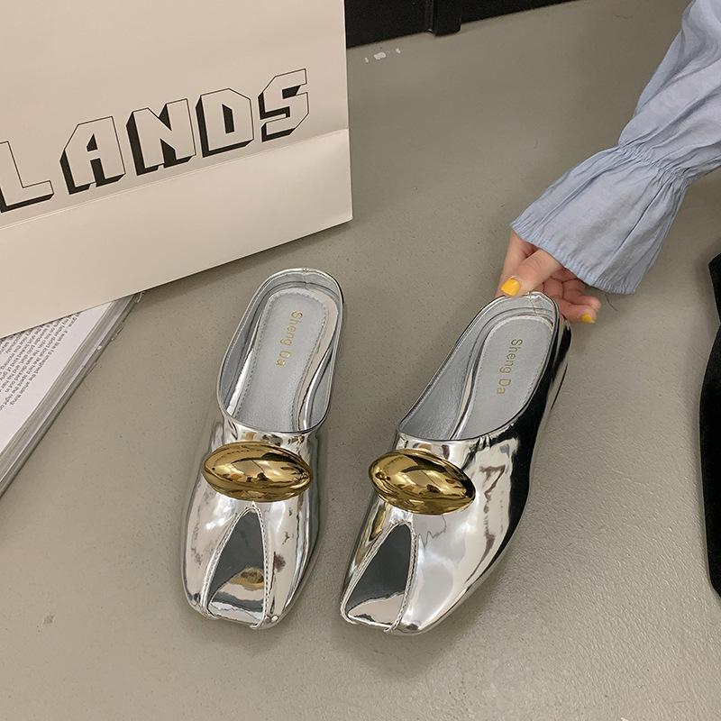 

Дизайн шлепанцев с полым носком, полушлепанцы для улицы, лето 2025, новинка, квадратный носок, толстый каблук, шлепанцы на высоком каблуке, женские 35 серебряный