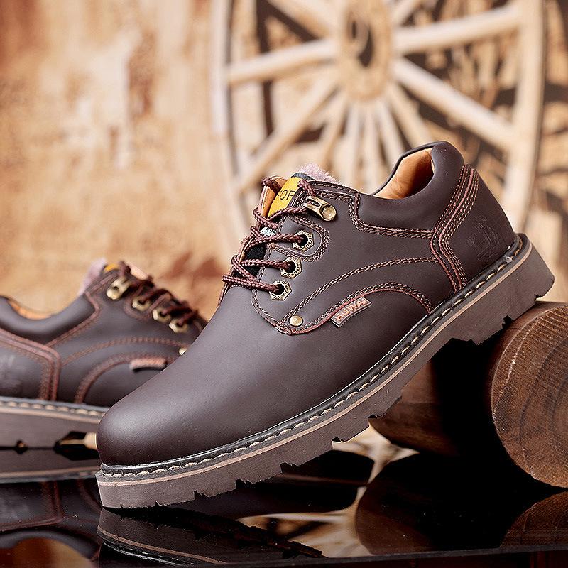 branded casual shoes