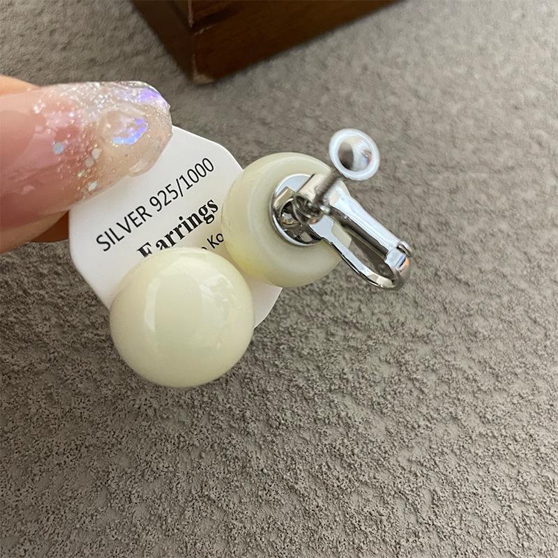 Korean version of dopamine color spherical earrings women's new fashion resin stud earrings sweet and cute round bead earrings