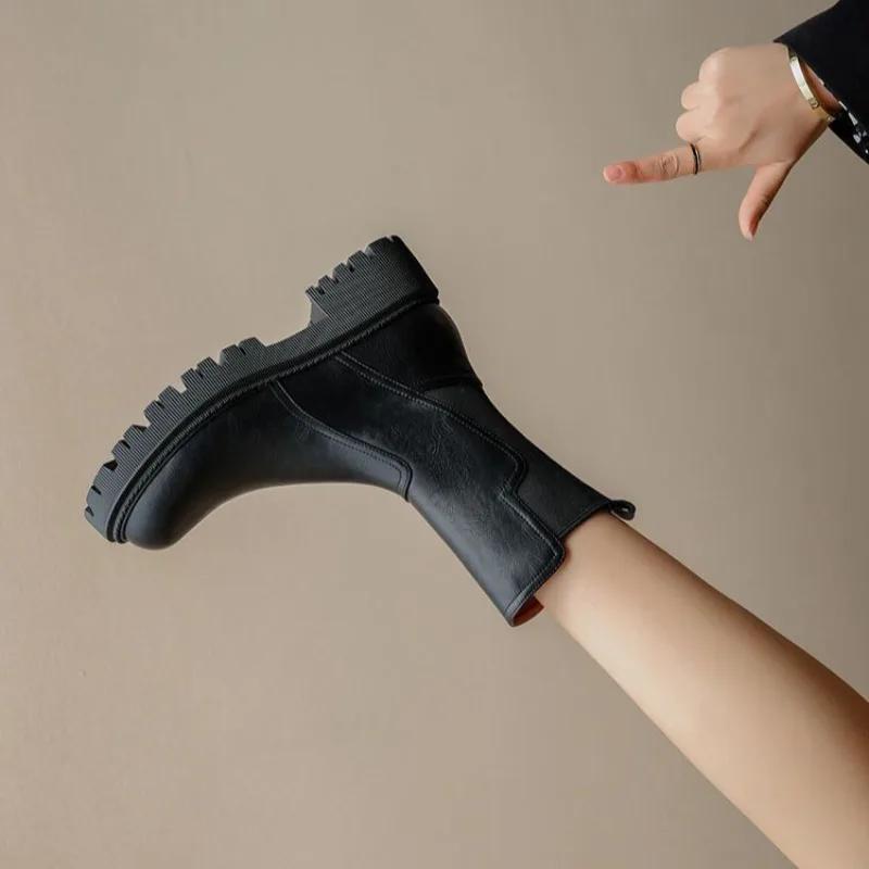 Winter 2024 Women's Half High Boots Flat Ladies Mid Calf Shoes Leather Chic and Elegant On Offer Large Size Warm Spring Autumn