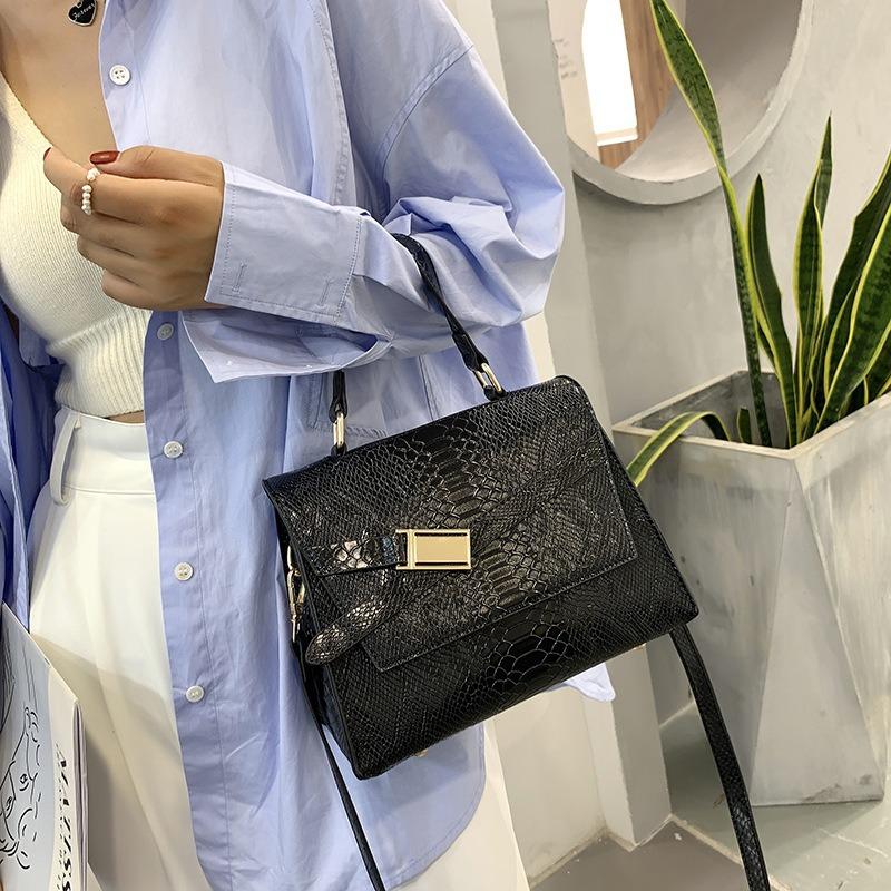 Women's New Small Bag Korean Fashion Embossed Handbag Can Be Carried On Shoulder or Crossbody Women's Bag