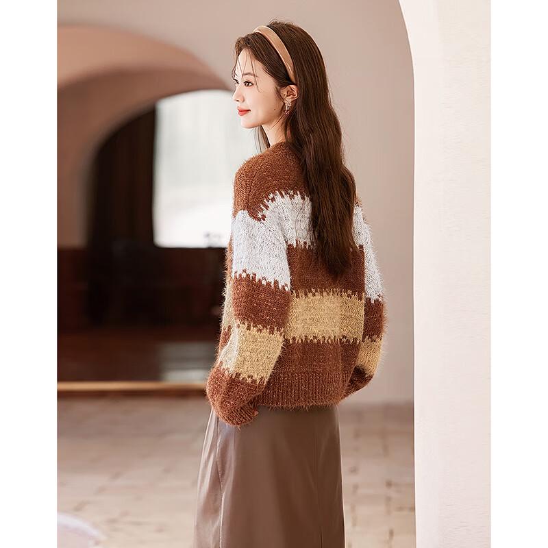 Petite Women's Contrast Stripe Knit Sweater