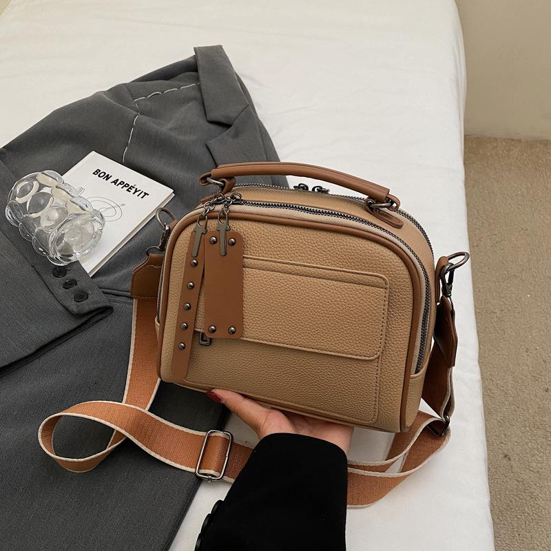 

Ретро маленькая сумка женская осень-зима новая нишевая дизайнерская широкополосная сумка-мессенджер маленькая квадратная сумка хаки