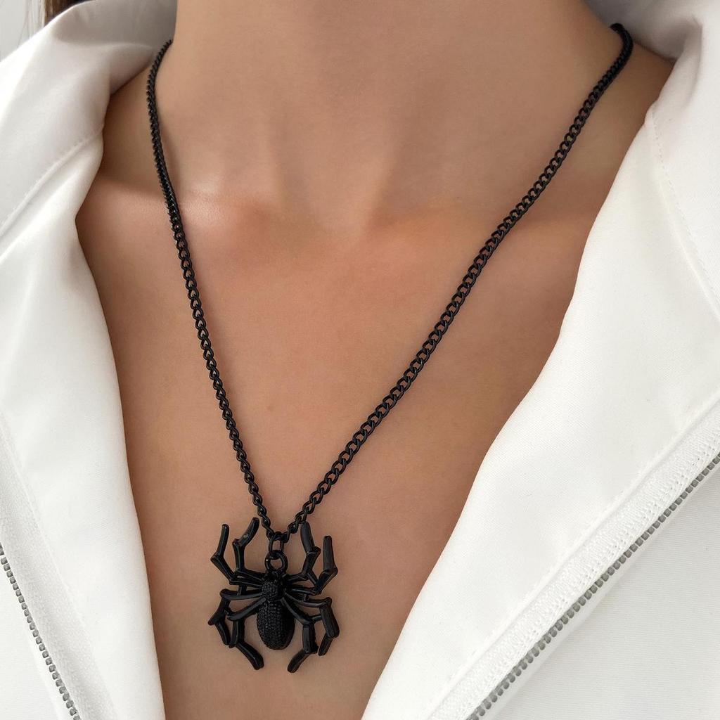 Halloween Spinnenstecker: Dunkler, dreidimensionaler Punk-Stil für einen coolen, ausgefallenen Look - Perfekt für europäische und amerikanische Fashionistas.