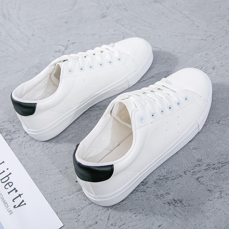 Scarpe bianche in pelle da donna primavera versatili scarpe bianche nuove traspiranti leggere suola morbida bianco puro scarpe da ginnastica da studente scarpe da uomo
