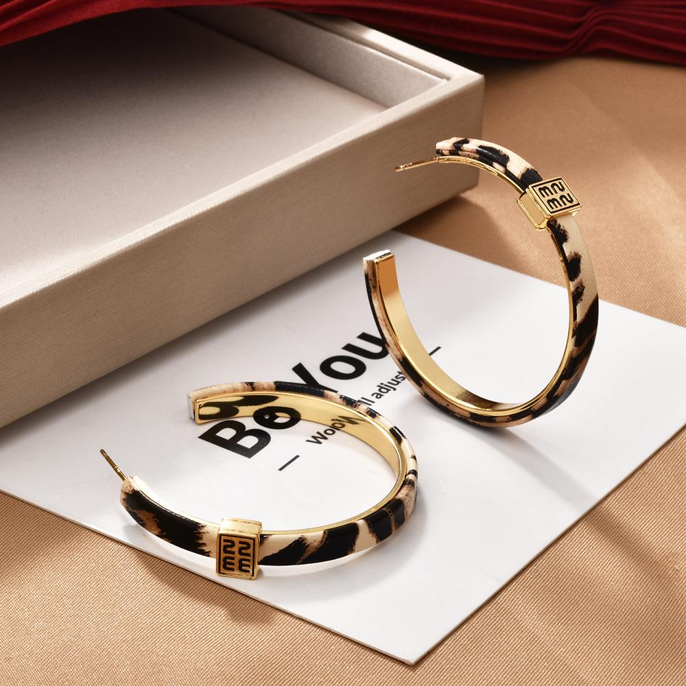 

European and American exaggerated temperament light luxury high sense leather big earrings fashion Internet celebrity leopard print personality