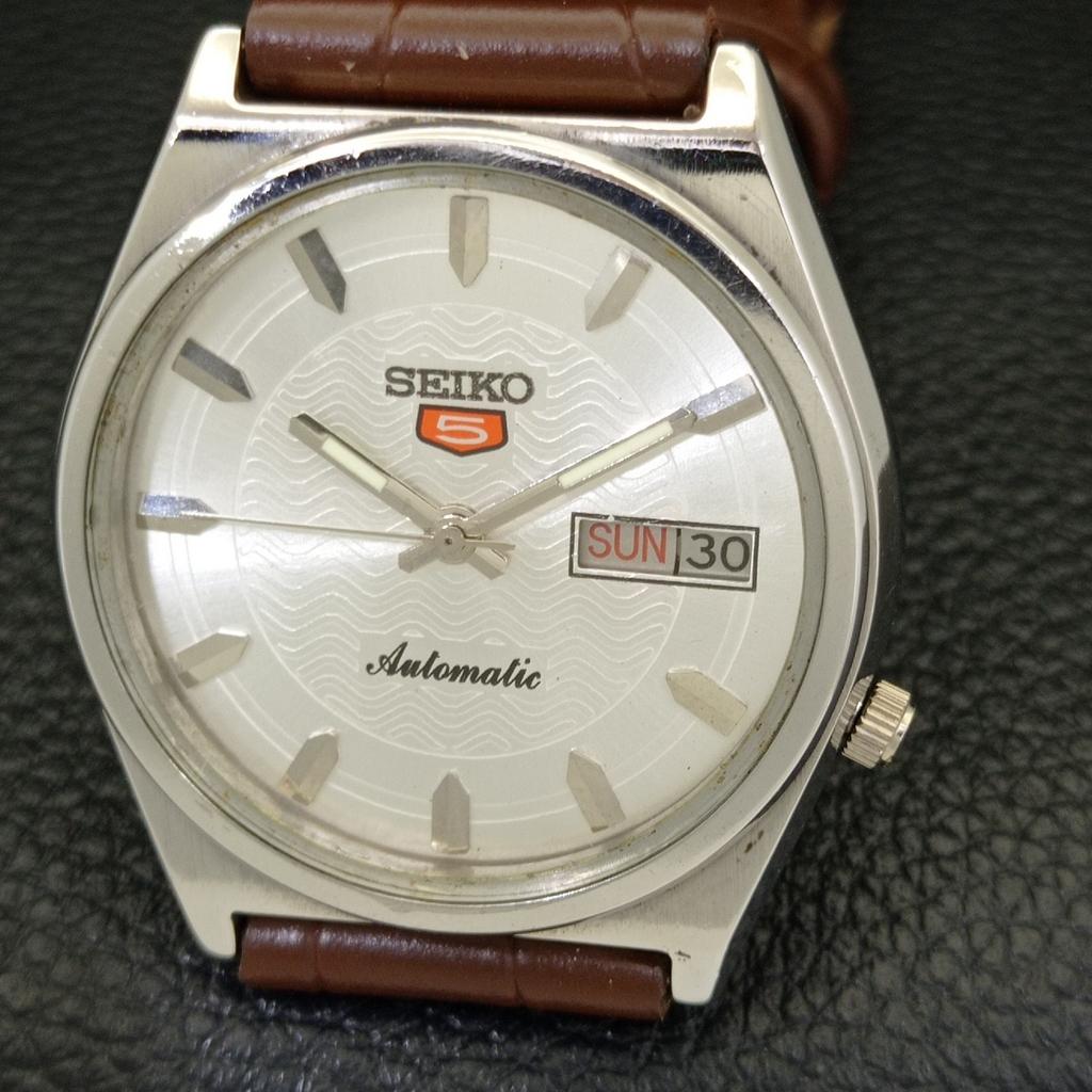 SEIKO 5 AUTOMATIC VINTAGE JAPAN 7009A MENS SILVER COLOR DIAL WATCH a701348-5 R206a-a701348