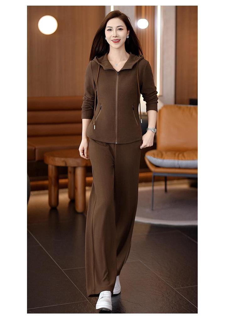Spring & Autumn Women's Casual Sports Suit: Soft Two-Piece for Moms, Perfect for Jogging, Fitness, Home, & Outdoors