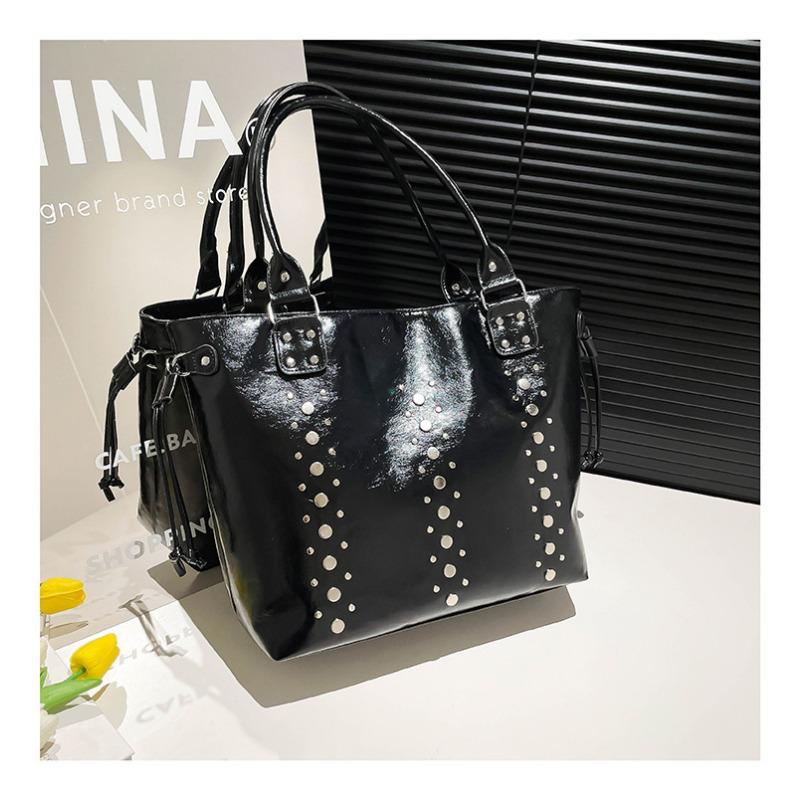 

Summer popular rivet shoulder bag fashionable large capacity tote bag casual versatile commuter armpit bag чёрный