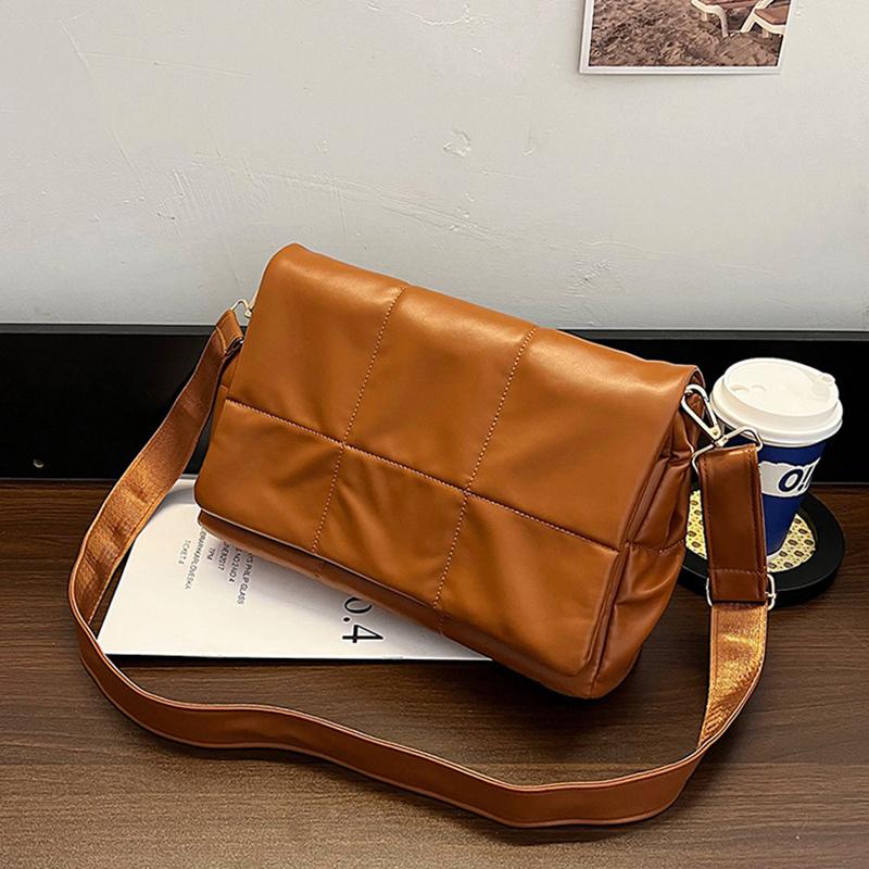 Yogodlns Høst og vinter dunskulderveske kvinnelig PU-skinnklaff C rossbody-veske Stor kapasitet Sponge Messenger-håndveske Bolsa