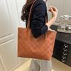 Popular retro large capacity new trend fashion handbag shoulder underarm bag commuter tote bag