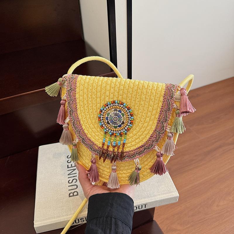 

Casual simple texture niche design fashionable saddle bag 2025 summer new foreign style women s shoulder messenger bag жовтий