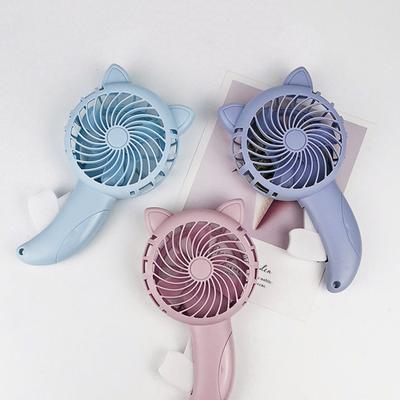 Kreslený ruční ventilátor s otvorem na šňůrku Kočičí ucho Silný vítr Tři lopatky Mini přenosný ventilátor bez baterie Roztomilý tichý ruční tlakový ventilátor