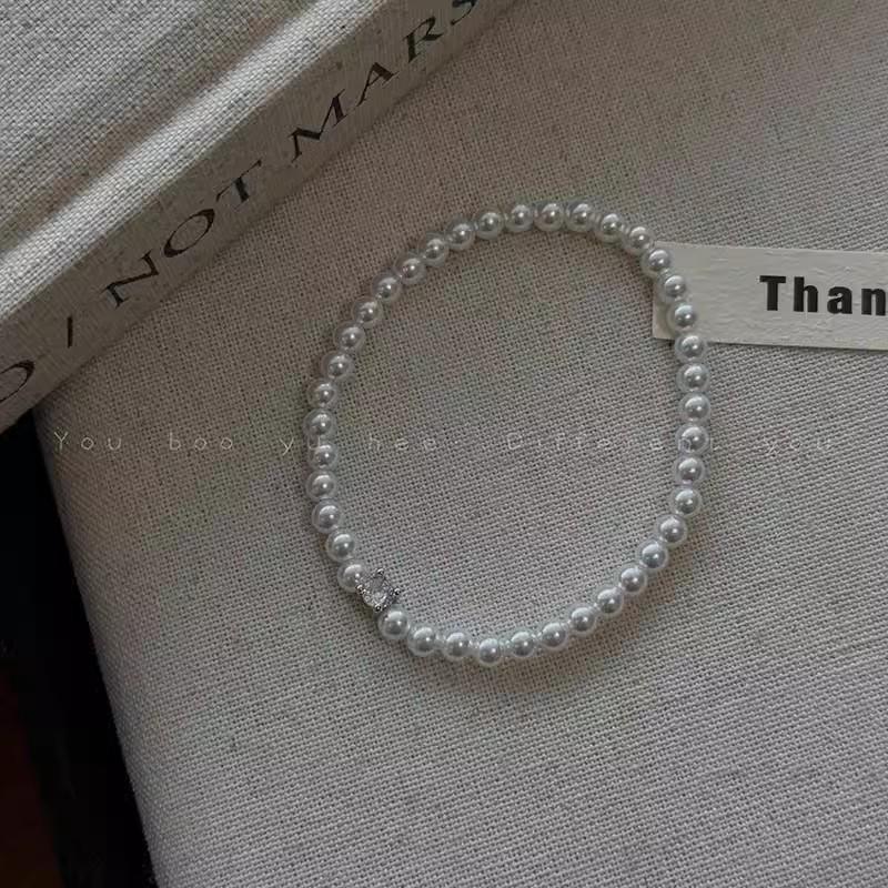 Retro Beaded Zirconia Pearl Hand Chain - Women's Unique Design Handcrafted High-End Bracelet with Simple Elegant Style Accessory