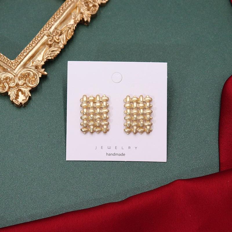 Vintage Geometric Peach Heart Stud Earrings Baroque Pearl Women's Personality French Simple Temperament Earrings Hong Kong Style Earrings