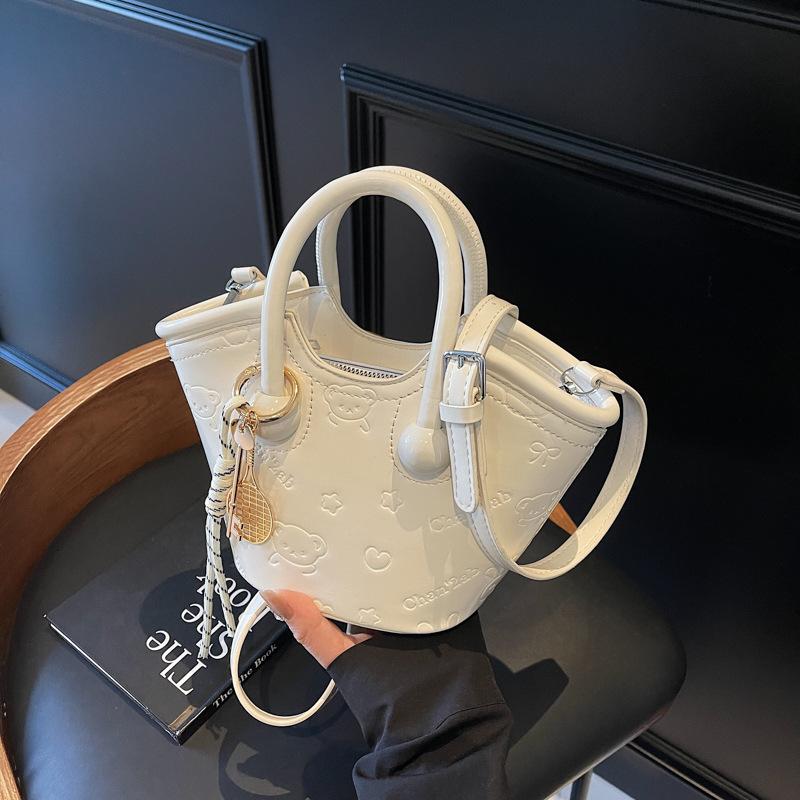 Premium hand bucket bag 2025 spring new fashion simple versatile shoulder bag trendy casual messenger bag