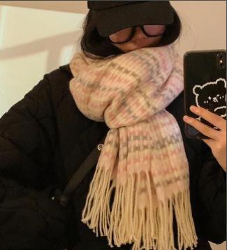 Plaid scarf female Korean atmosphere warm new dry powder autumn and winter Korean version soft fringed shawl