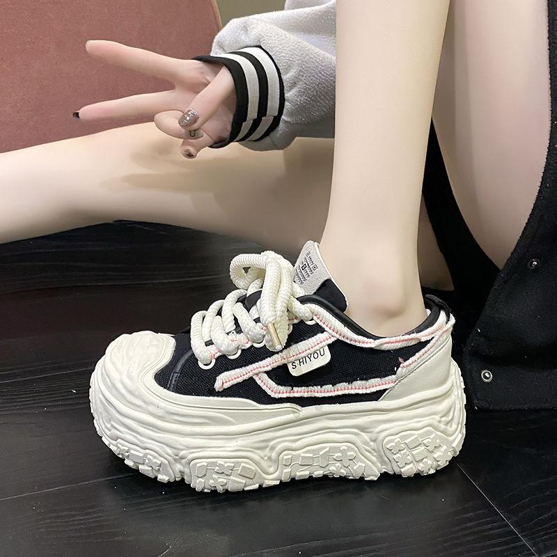 

Платформенные парусиновые туфли маленькие белые туфли весенние новые спортивные туфли увеличивающие рост универсальные кеды повседневные женские туфли 35 is half a size larger