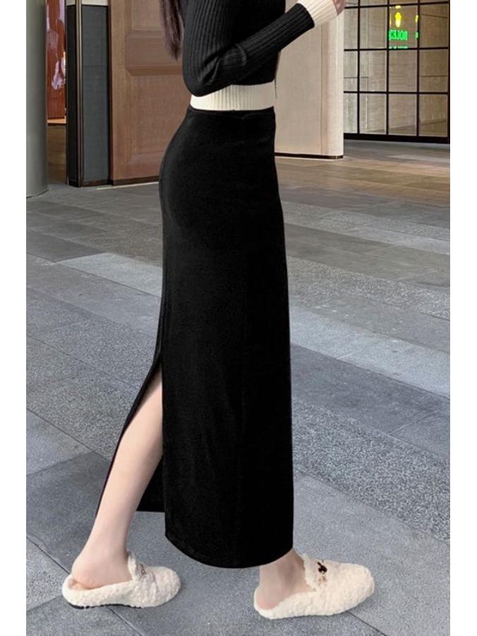 Women's Autumn/Winter Black Velvet Slimming Long Skirt with Thick Lining and Slit