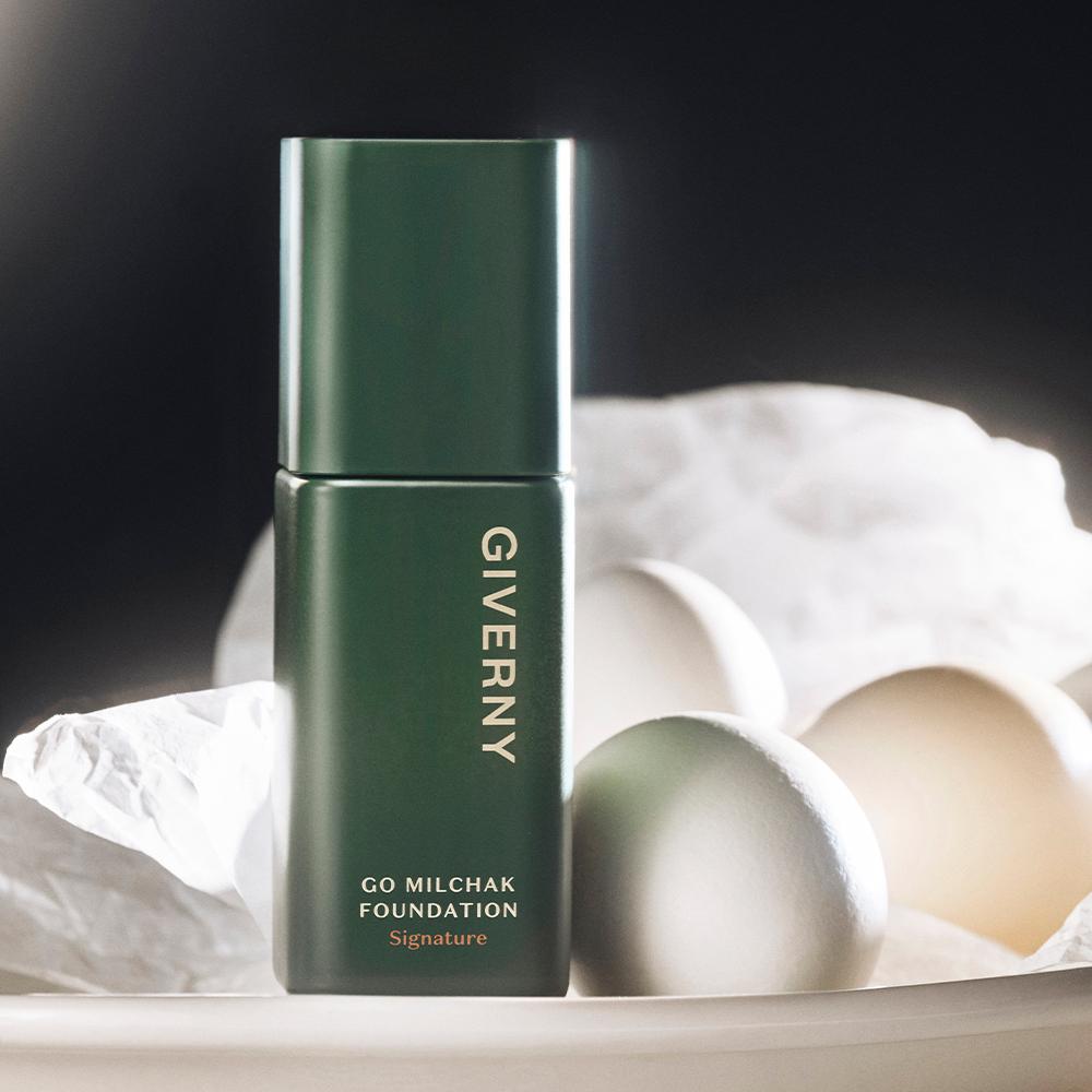 Giverny Go-Milchak Signature Foundation 22 Natural Beige