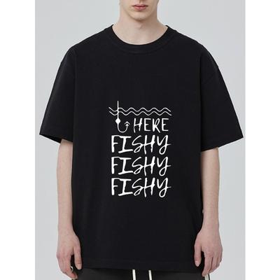 Camiseta Gola Redonda Preta Aqui Peixinho Peixinho Peixinho Anzol de Pesca e Ondas Estampada Roupa Casual para Homens e Mulheres