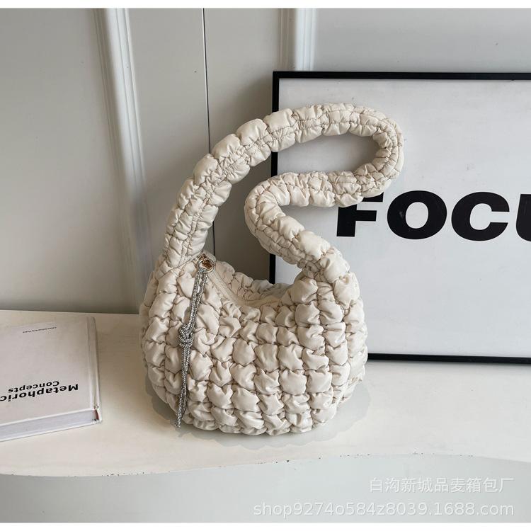 Korean version of trendy underarm bag women's 2025 summer new fashion pleated cloud bag niche design simple shoulder bag
