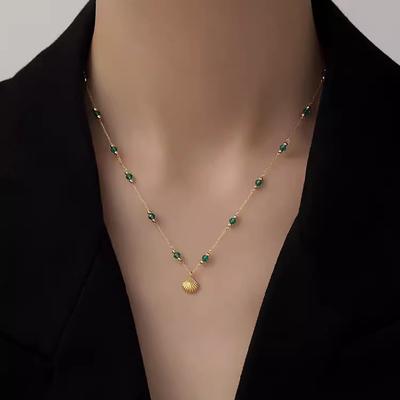 Smaragd-Halskette Leichter Luxus Nische Retro Vergoldet 18 Karat Anhänger Premium Temperament Schlüsselbein-Kette