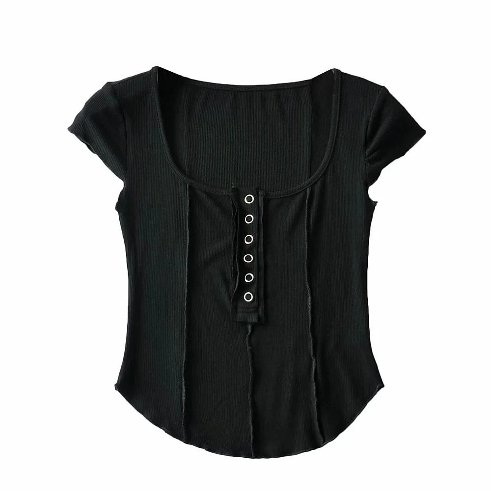 

В наличии женский топ облегающего кроя с квадратным вырезом и короткими рукавами, с контрастной строчкой Small