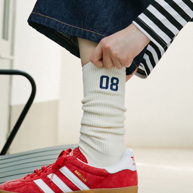 GREENBUTTER Needlework Mid-calf Socks (Navy)