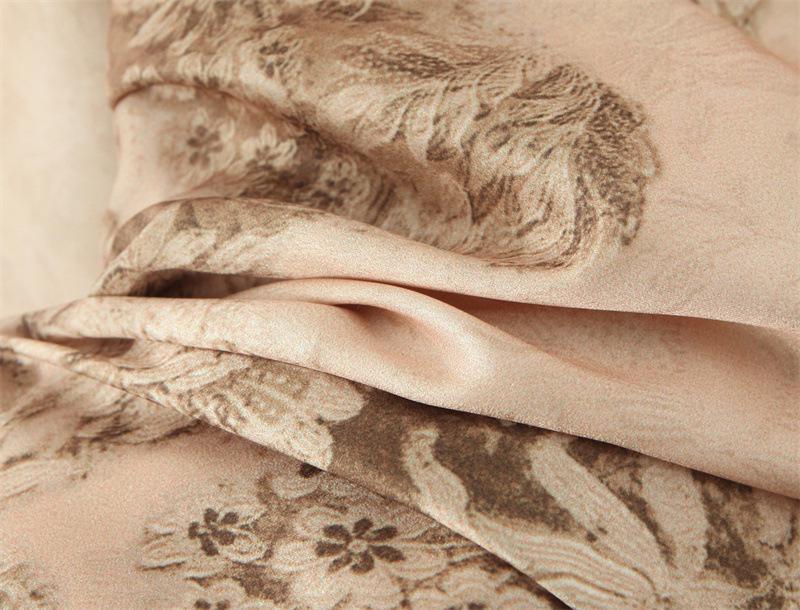 2025 Winter Golddruck Satin Schlanke Passform Langes Abendkleid