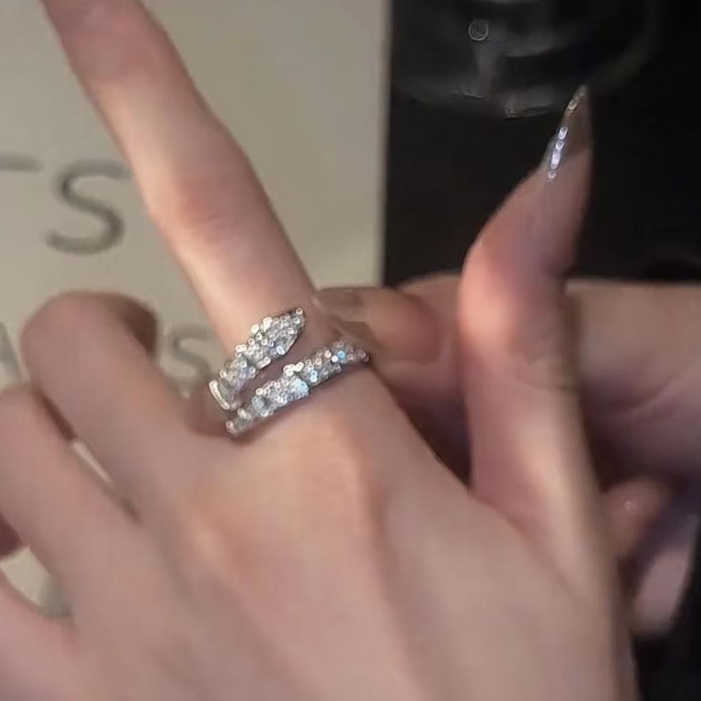 Leichter Luxus Silberfarbener Ring in Schlangenform Damenmode Ring Zarter Offener Zeigefingerring Hochzeitsschmuck