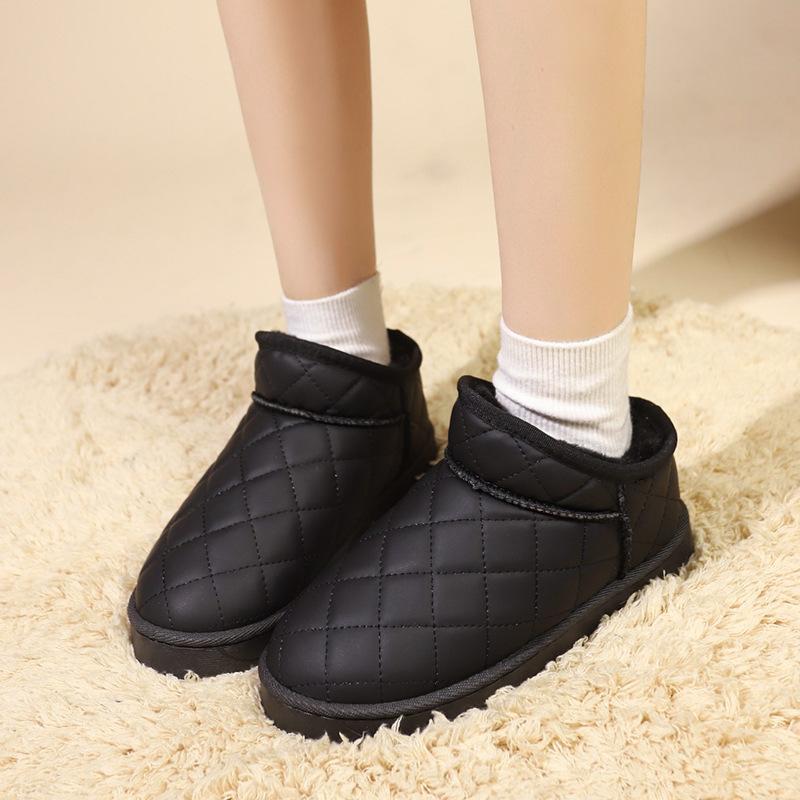 Autumn and winter snow boots women's 2025 new thick-soled thickened thermal cotton shoes with one foot pedal solid color short tube cold-proof boot