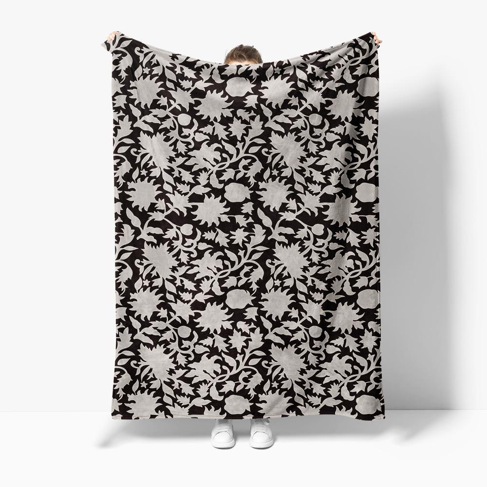 Black Floral Pattern Fleece Blanket Soft Warm Throw Blanket for Sofa Bed Decoration Gift 75x100cm