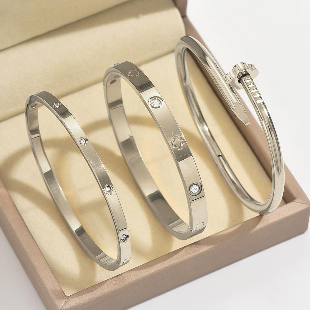 Luxury and High-end Feel Bracelet Set, Nails, Slim Waist, Four-leaf Clover Bracelet, Gold Bangles