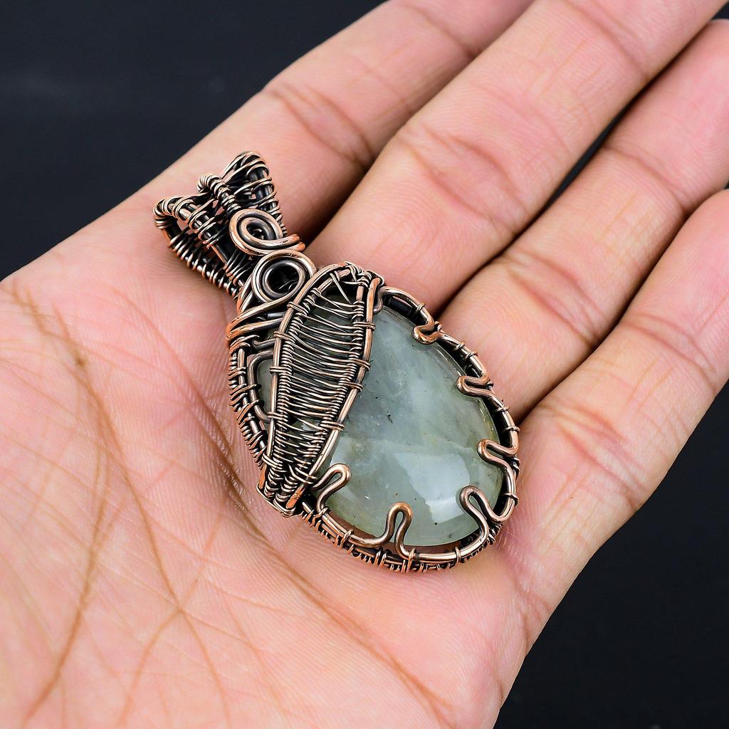 Akwamaryn Kamień Szlachetny Owinięty Czystym Miedzianym Drutem Ręcznie Robiony Wisiorek Biżuteria na Prezent Noworoczny