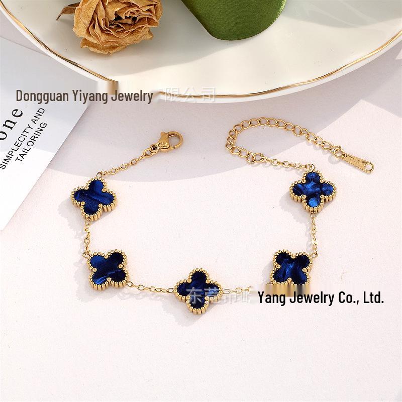 Náramek čtyřlístek, oboustranný šperk na ruku, titanová ocel tónovaná 18K zlatem, dlouhotrvající barva, všestranný šperk.